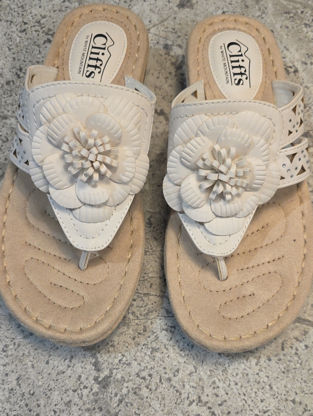 Cliffs by WHITE MOUNTAIN White Floral Toe-Post Sandals